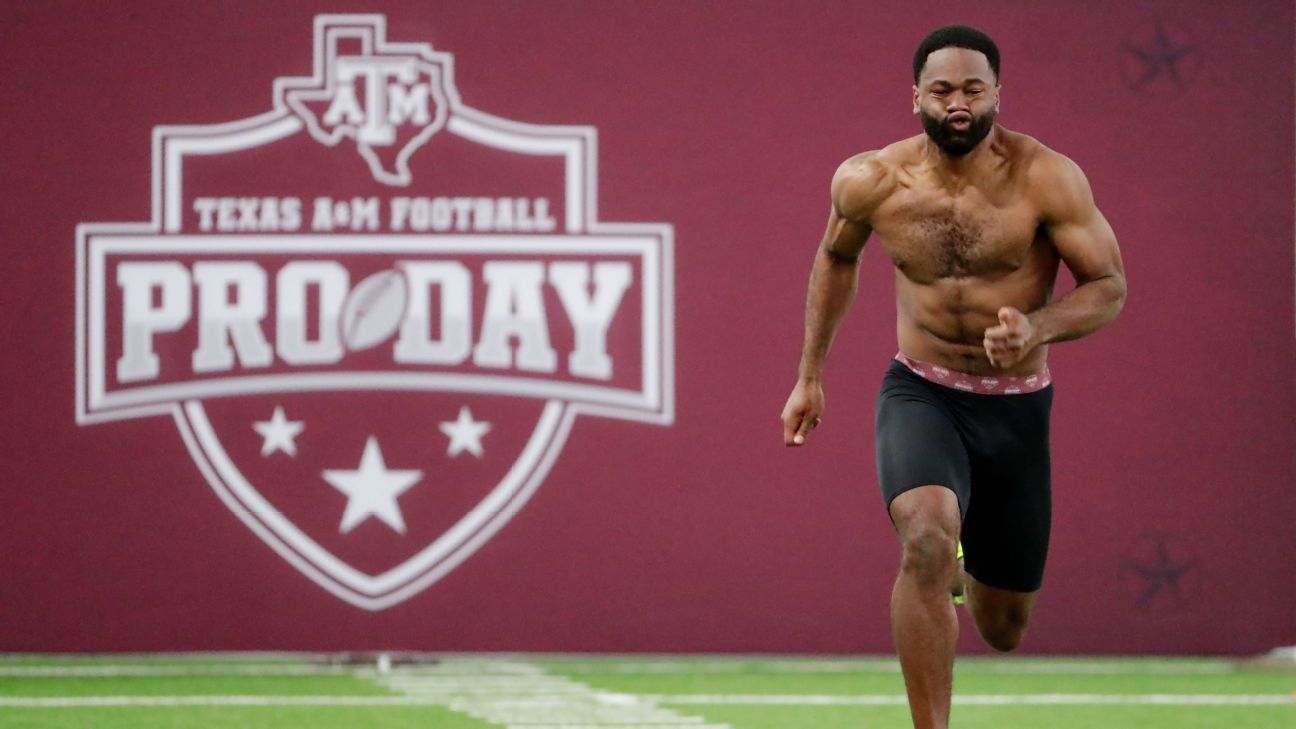 Cowboys visit with Emmitt's son, Texas A&M RB E.J. Smith