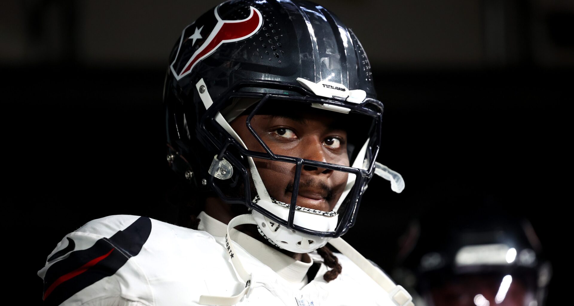 Bucs Taking Look at Former 1st Round Pick OL Kenyon Green