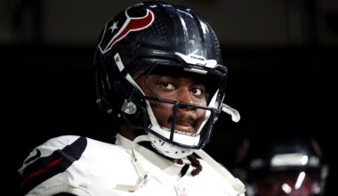 Bucs Taking Look at Former 1st Round Pick OL Kenyon Green