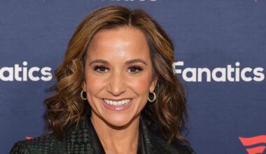 Ex-Titans HC Mike Vrabel & Dianna Russini Explain Hotel Photos