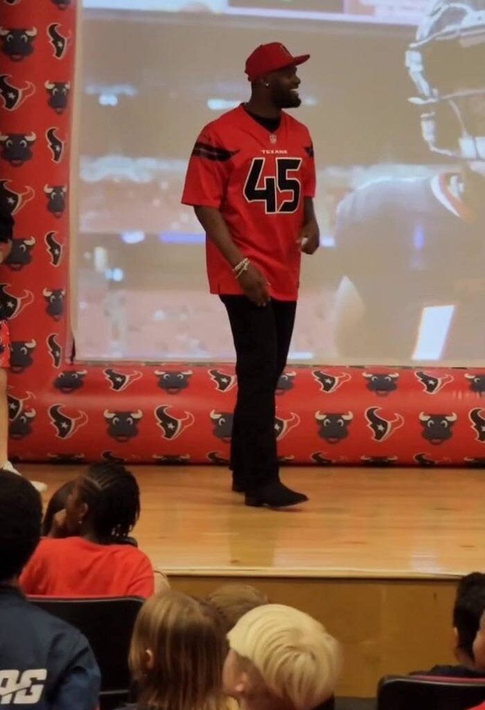 Texans' E.J. Speed, Toro cheer on students at Parker Elementary School for STAAR test