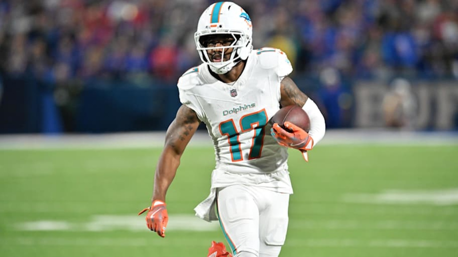 Garett Bolles Shares Strong First Take on Jaylen Waddle’s Broncos Fit