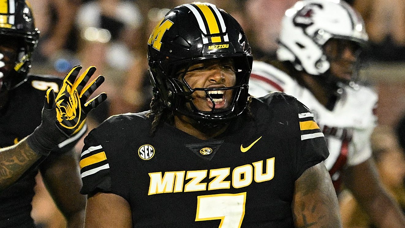 Broncos Take Closer Look at 6-4, 313-Pound DT Chris McClellan