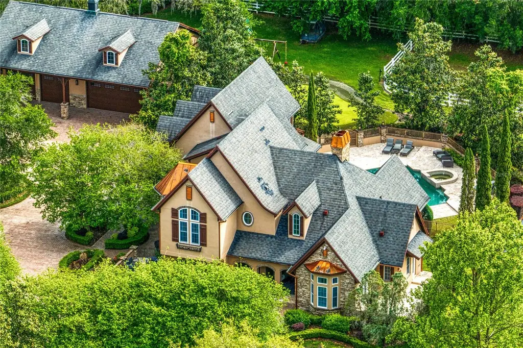 Bucs Super Bowl champ Devin White is selling his massive Tampa area compound 