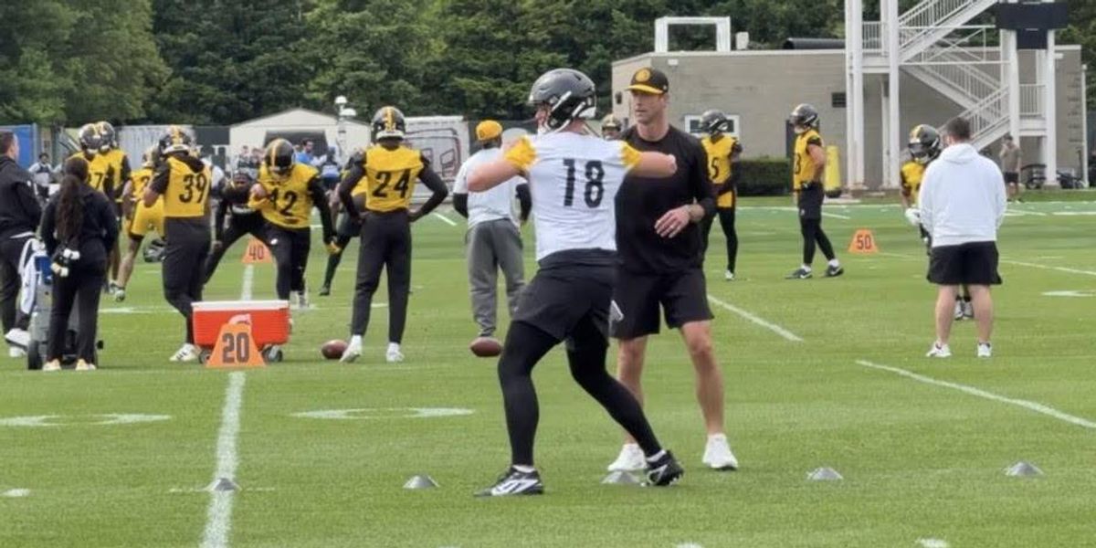 Howard improving, he & Rudolph splitting QB reps