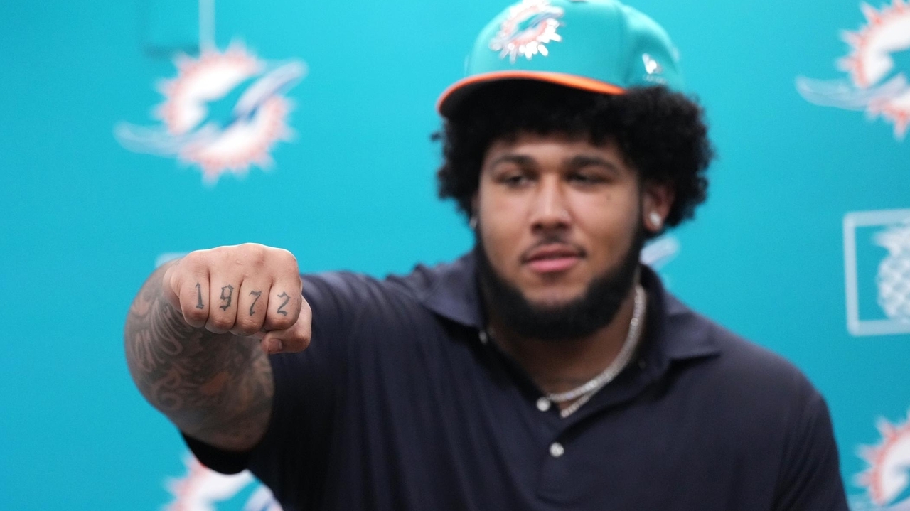 Dolphins' new coach and GM bet big on toughness in the NFL draft
