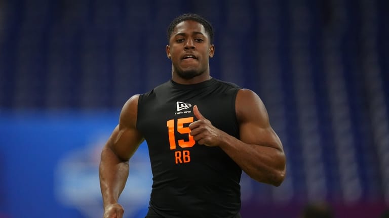Notre Dame running back Jadarian Price (15) runs the 40-yard...