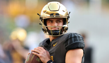 Raiders Sign 6-Foot-4 QB With 61 TD Passes