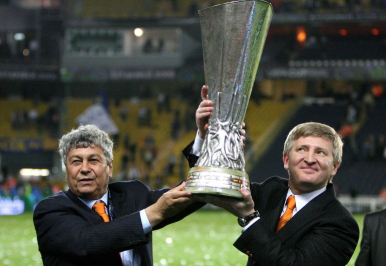 FILE PHOTO: Soccer Football - Shakhtar Donetsk v Werder Bremen - UEFA Cup Final - Sukru Saracoglu Stadium, Istanbul, Turkey - 08/09 - 20/5/09 Shakhtar Donetsk Coach Mircea Lucescu celebrates victory holding the UEFA Cup Trophy with Shakhtar Donetsk President Rinat Akhmetov Action Images via Reuters / Carl Recine/File Photo