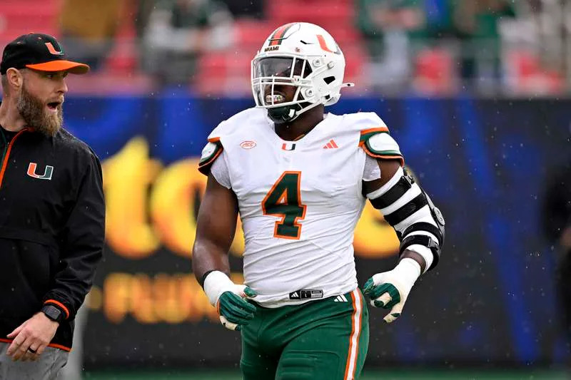 NCAA, College League, USA Football: Miami at Southern Methodist Nov 1, 2025 Dallas, Texas, USA SMU Miami Hurricanes defensive lineman Rueben Bain Jr. 4 warms up before the game against the SMU Mustangs at Gerald J. Ford Stadium. Dallas Gerald J. Ford Stadium Texas USA, EDITORIAL USE ONLY PUBLICATIONxINxGERxSUIxAUTxONLY Copyright: xJeromexMironx 20251101_jpm_an4_4345
