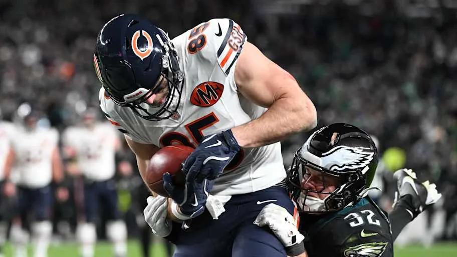 Chicago Bears tight end Cole Kmet (85) makes a reception for a touchdown defended by Philadelphia Eagles safety