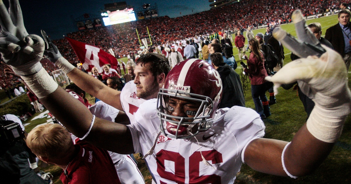 Ex-Alabama football player accused of wearing wigs to impersonate NFL players in loan fraud scheme