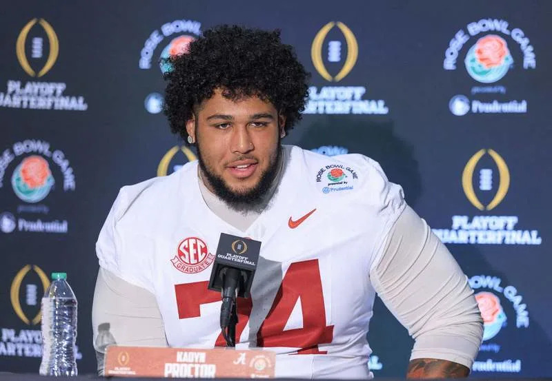 December 30, 2025, Los Angeles, California, USA: 74 Kadyn Proctor, OL of the Alabama Crimson Tide during the Media Day on Tuesday December 30, 2025 at the Sheraton Hotel in Los Angeles, California. The Indiana Hoosiers will play the Alabama Crimson Tide in the Rose Bowl on January 1, 2026. JAVIER ROJAS/PI Los Angeles USA – ZUMAp124 20251230_zaa_p124_056 Copyright: xJavierxRojasx