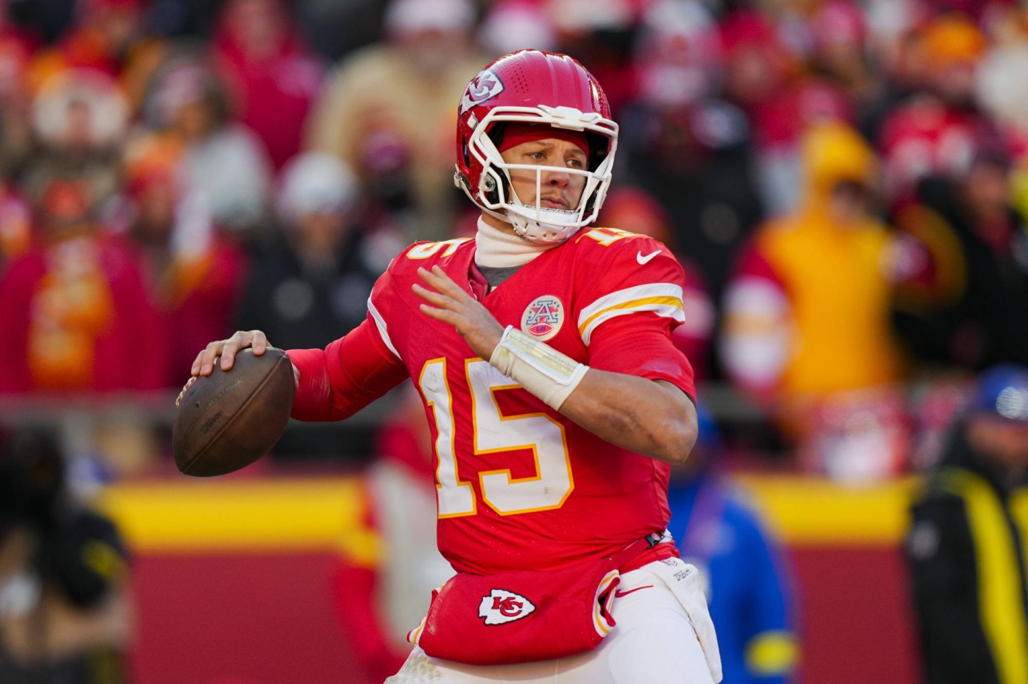 Chiefs owner says Mahomes' rehab is 'ahead of schedule'