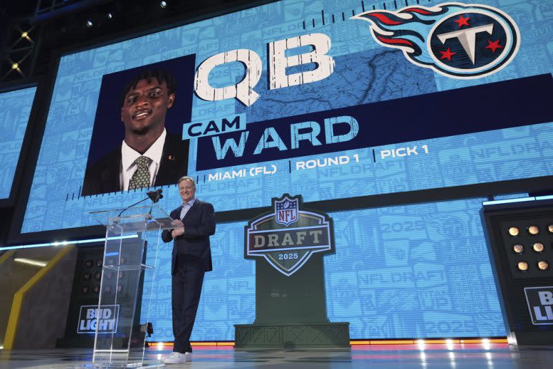 NFL Commissioner Roger Goodell announces Miami quarterback Cam Ward after being chosen by the Tennessee Titans with the first overall pick during the first round of the NFL football draft, Thursday, April 24, 2025, in Green Bay, Wis. (AP Photo/Jeff Roberson)