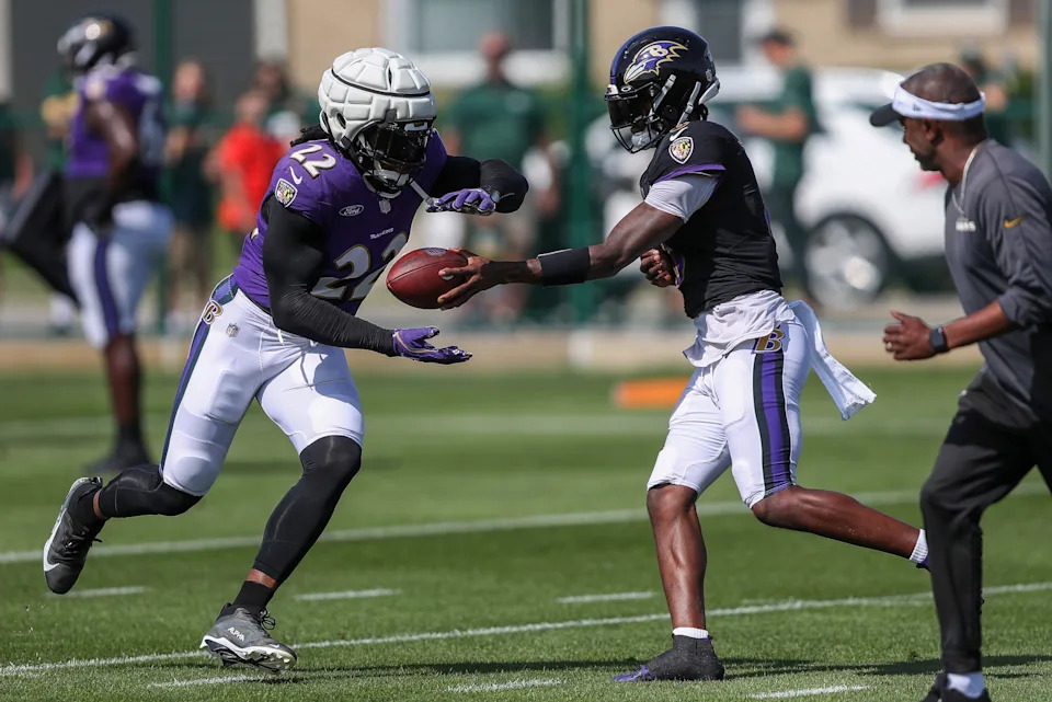 Baltimore Ravens running back Derrick Henry (22) takes a handoff from quarterback Lamar Jackson (8) during a joint practice with the Green Bay Packers on Thursday, August 22, 2024, at Ray Nitschke Field in Ashwaubenon, Wis. 
Tork Mason/USA TODAY NETWORK-Wisconsin