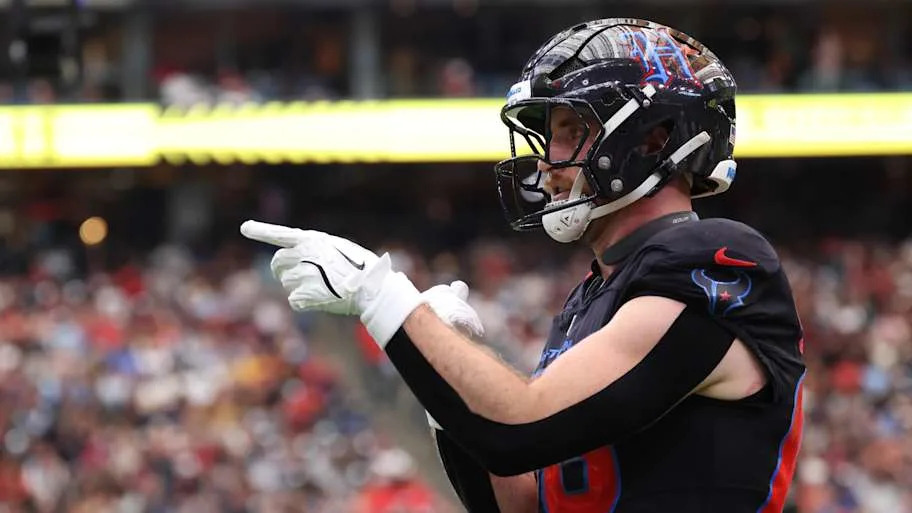 Schultz reacts after a catch against the Indianapolis Colts during the first half at NRG Stadium.