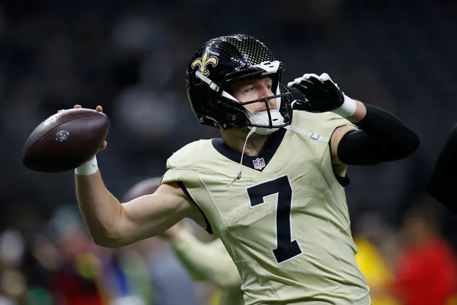 NEW ORLEANS, LOUISIANA - DECEMBER 21: Taysom Hill #7 of the New Orleans Saints warms up prior to the game against the New York Jets at Caesars Superdome on December 21, 2025 in New Orleans, Louisiana. (Photo by Sean Gardner/Getty Images)