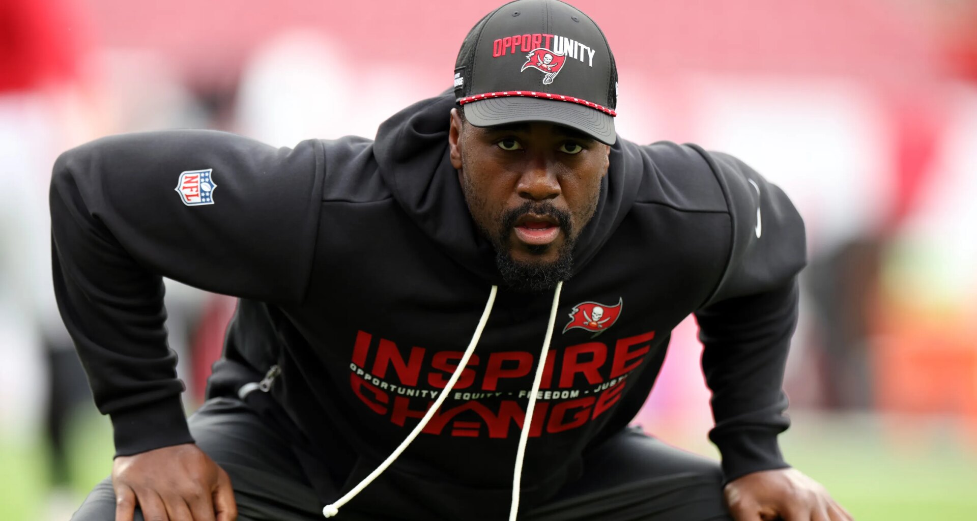 Former Bucs LB Lavonte David backs Baker Mayfield after retiring