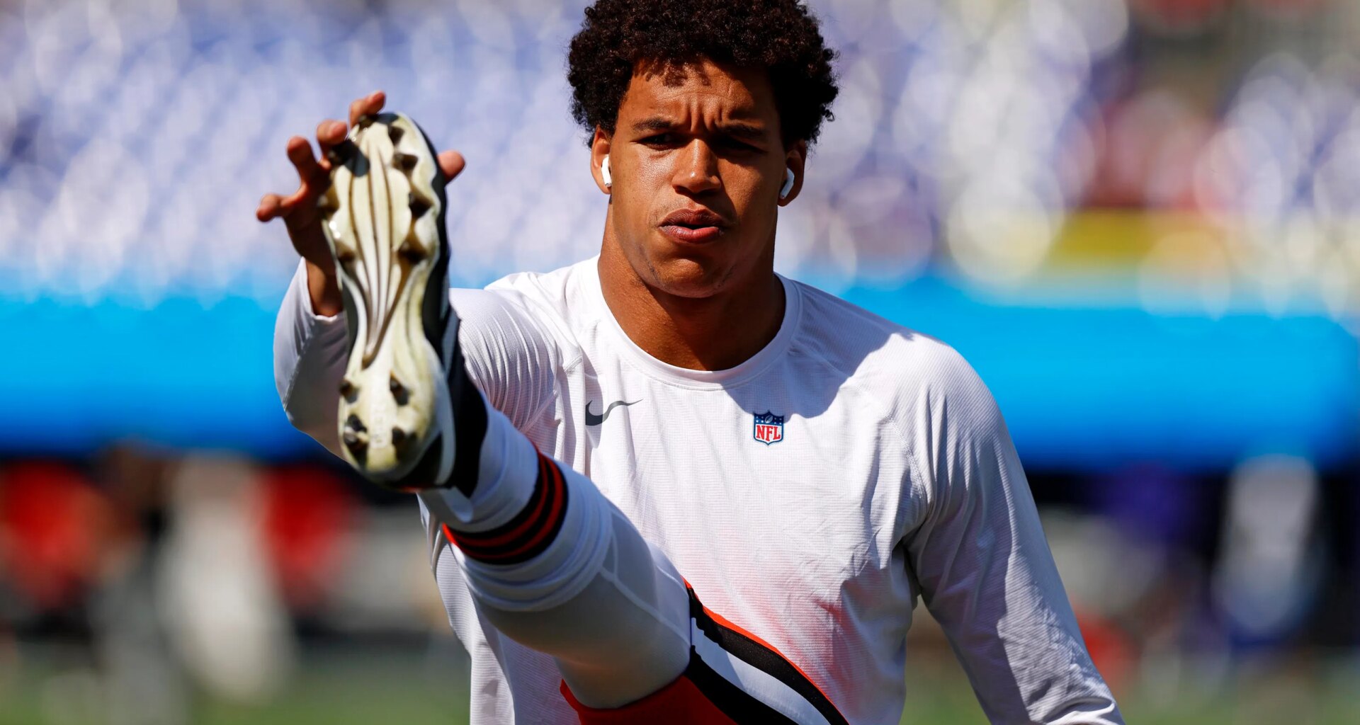 Philadelphia Eagles Sign Ex-UW Football Standout, First Round Pick