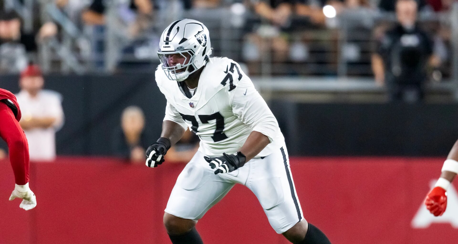 Tennessee Titans hosted veteran OT Thayer Munford on Wednesday