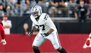 Tennessee Titans hosted veteran OT Thayer Munford on Wednesday