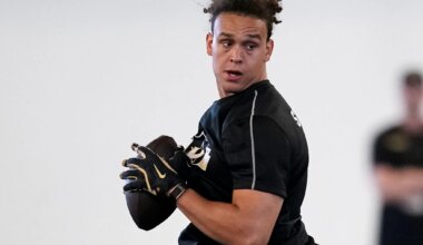 Broncos select tight end Eli Stowers