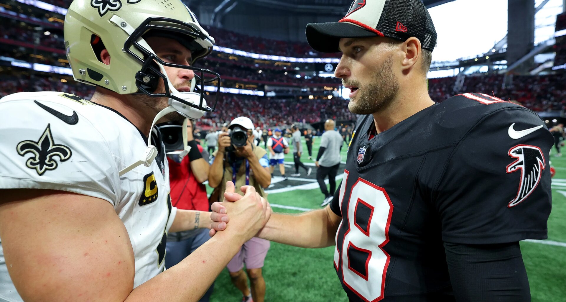 Raiders sign Kirk Cousins, not Derek Carr, to back up Fernando Mendoza