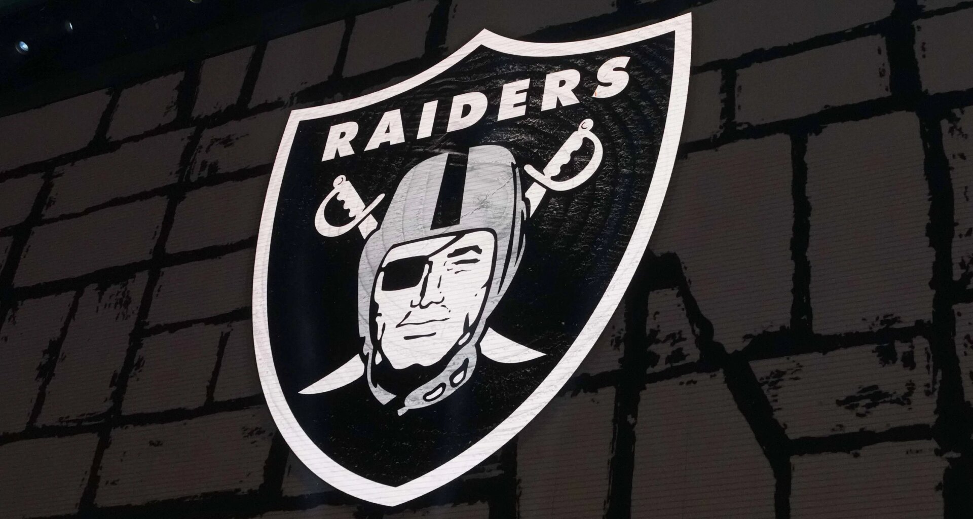 Las Vegas Raiders trade 1st overall pick in wild mock draft