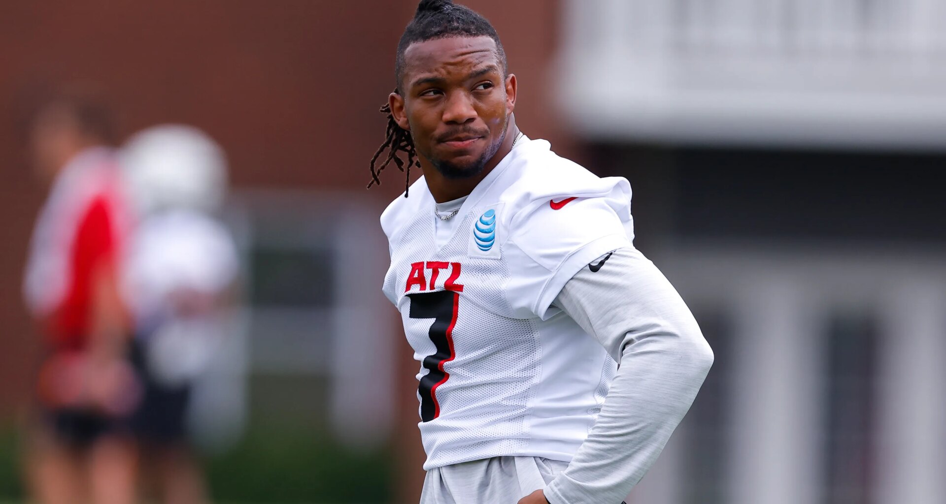 Players arrive for start of voluntary workouts