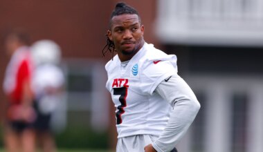 Players arrive for start of voluntary workouts