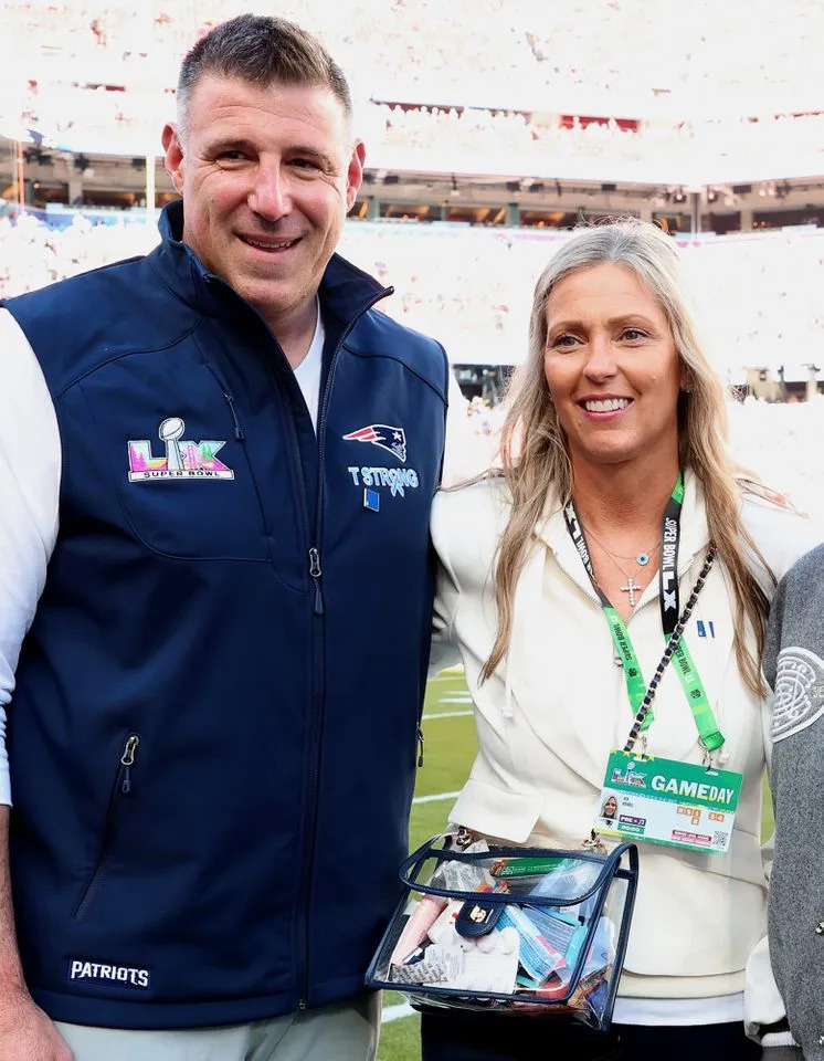 Mike Vrabel with his wife Jen at the 2026 Super BowlCredit: Kevin Mazur/Getty
