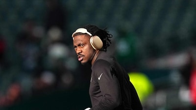 A.J. Brown #11 of the Philadelphia Eagles warms up prior to a game the NFC Wild Card Playoff game against the San Francisco 49ers (Getty Images via AFP)