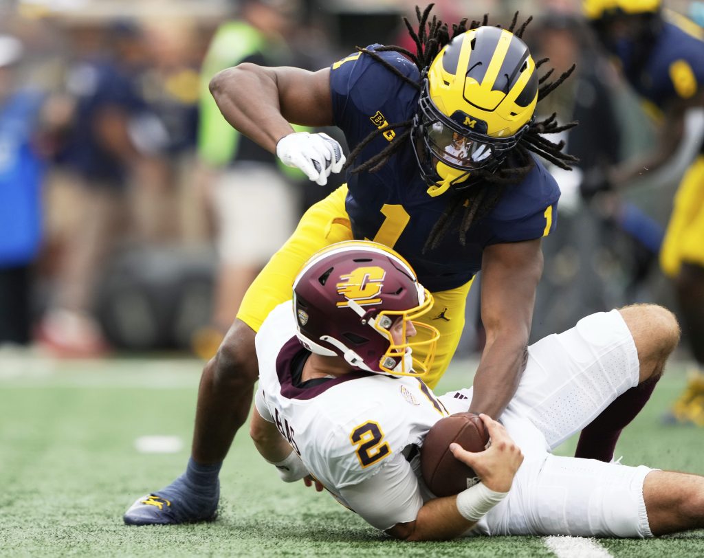 Selecting one edge rusher for Patriots in each round of 2026 NFL Draft