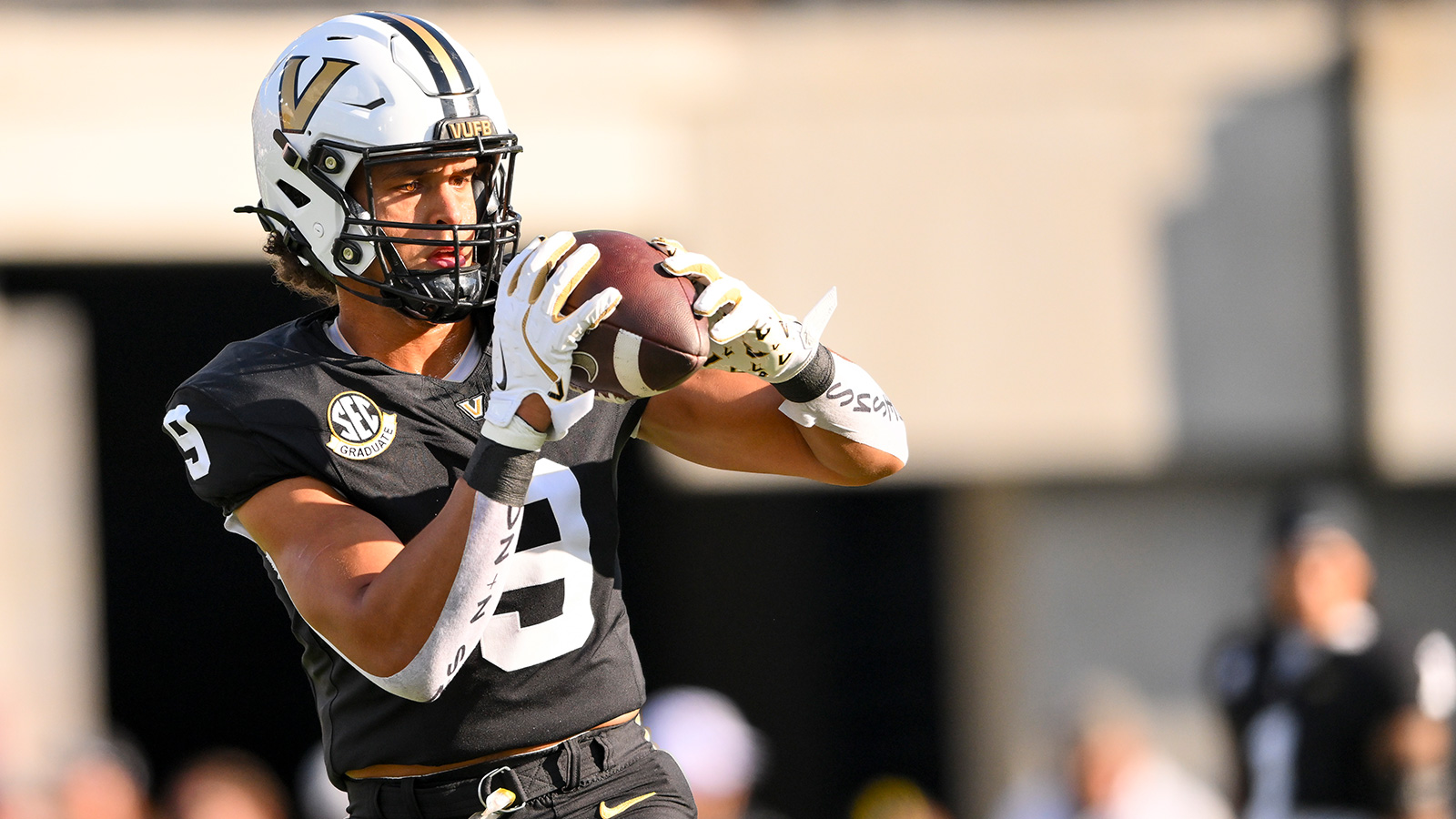 Vanderbilt Commodores tight end Eli Stowers (9) against the Auburn Tigers during pre-game warmups at FirstBank Stadium.