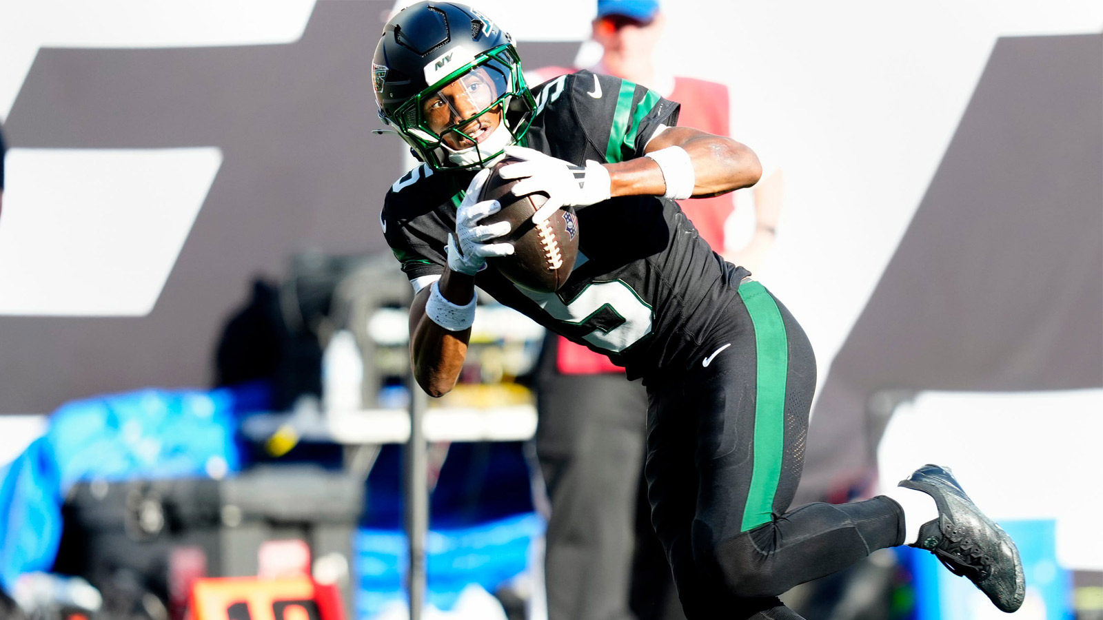 New York Jets wide receiver Garrett Wilson (5) completes a pass which he ran in for a touchdown, Sunday, October 5, 2025.