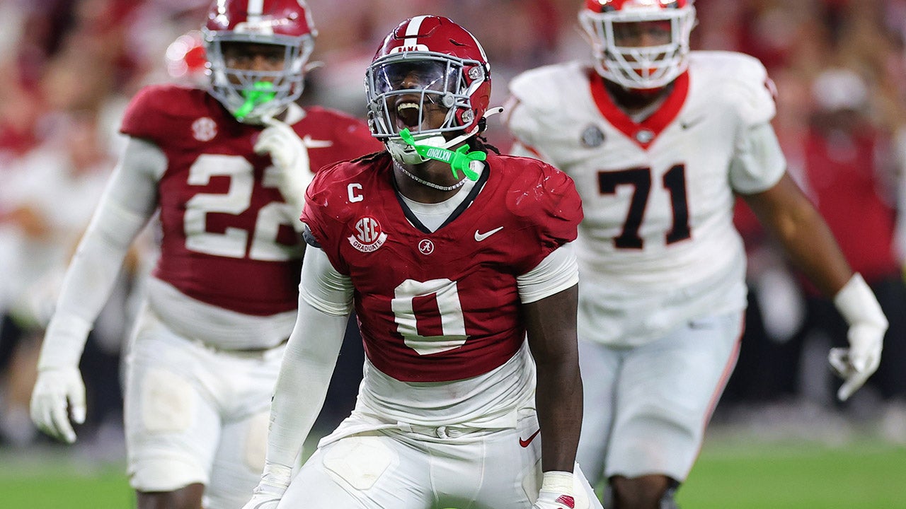 TUSCALOOSA, ALABAMA - SEPTEMBER 28: Deontae Lawson #0 of the Alabama Crimson Tide celebrates after his sack against the Georgia Bulldogs during the third quarter at Bryant-Denny Stadium on September 28, 2024 in Tuscaloosa, Alabama. (Photo by Kevin C. Cox/Getty Images)