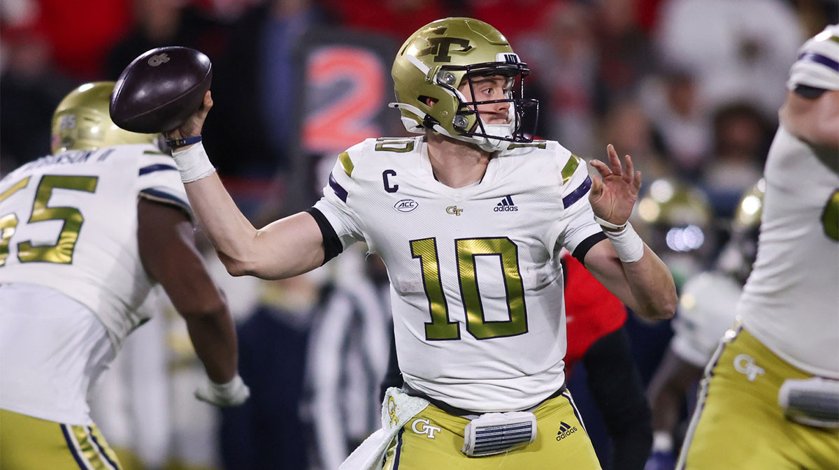 Georgia Tech Yellow Jackets quarterback Haynes King (10) throws a pass against the Georgia Bulldogs in the second quarter at Sanford Stadium