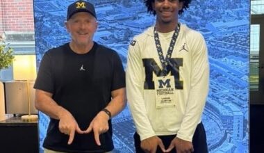 Fast-rising 2027 in-state RB target locks in official visit to Michigan