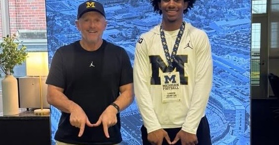 Fast-rising 2027 in-state RB target locks in official visit to Michigan