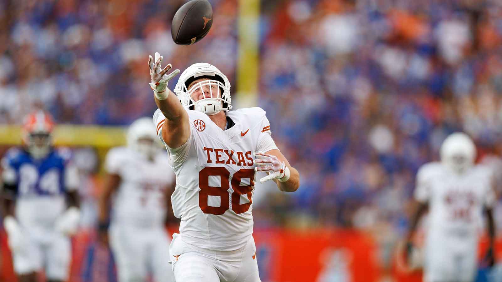 Texas Longhorns tight end Jack Endries (88) attempts to make a catch against the Florida Gators during the second half at Ben Hill Griffin Stadium.