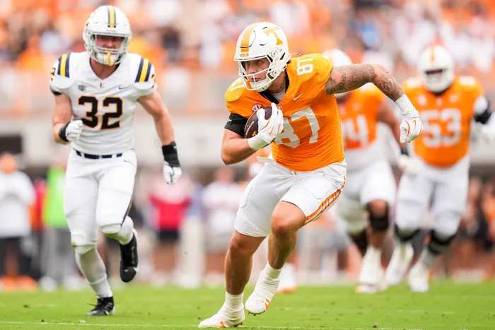 Tennessee tight end Miles Kitselman visiting Texans today