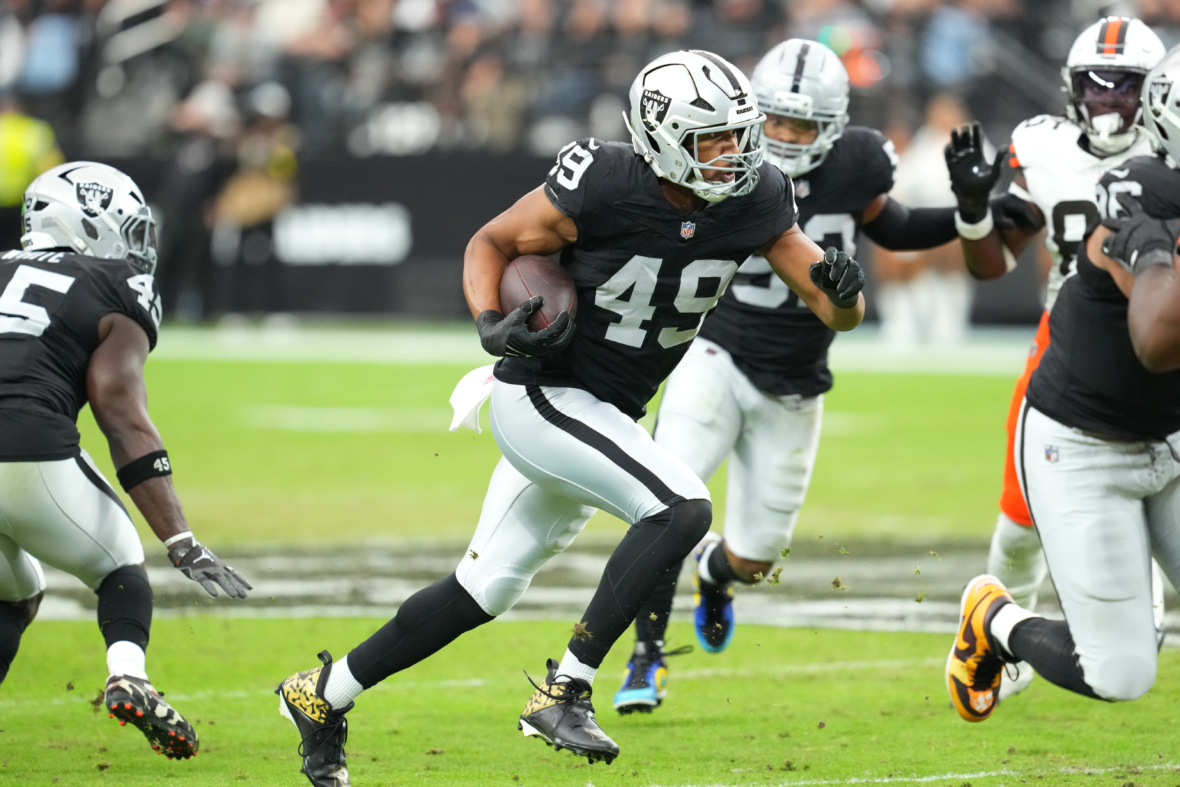 Las Vegas Raiders Re-Sign Charles Snowden, Jordan Meredith