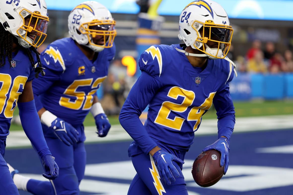Former Chargers Safety Come Out Of Retirement Signing With AFC Rival