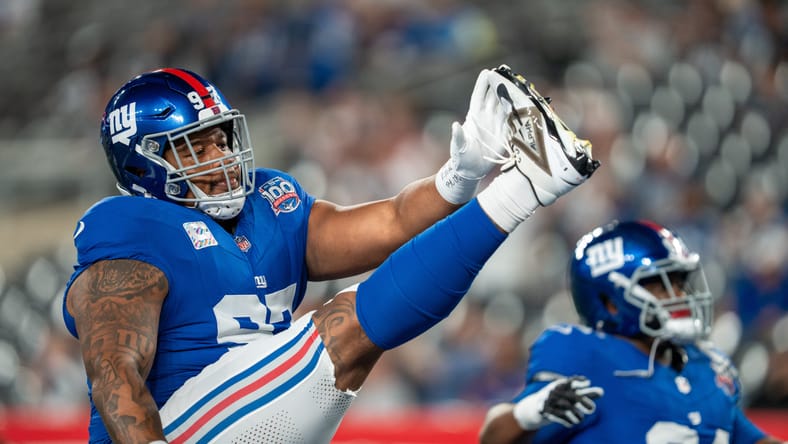 Dexter Lawrence warms up on the field before a Giants game at MetLife Stadium. Dexter Lawrence Vikings