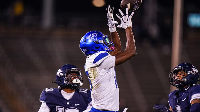 Ted Hurst makes a catch for Georgia State against Connecticut at Rentschler Field. Ted Hurst Vikings