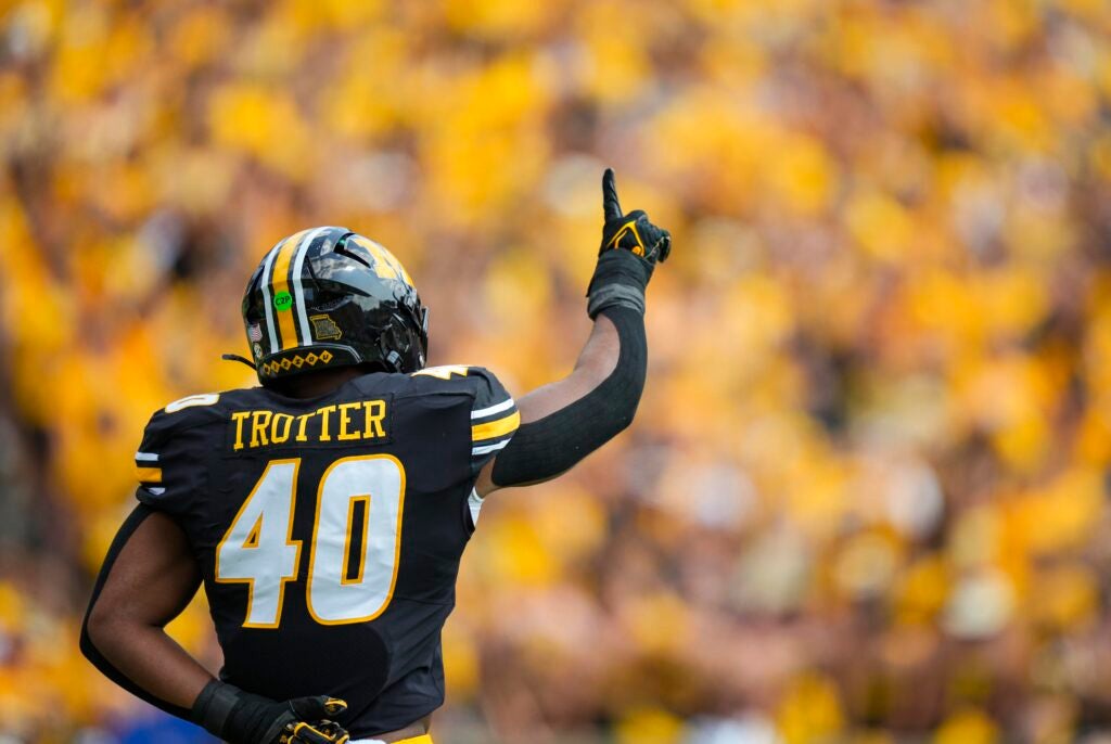 Missouri LB Josiah Trotter is the Buccaneers' selection at 77 in this mock draft.