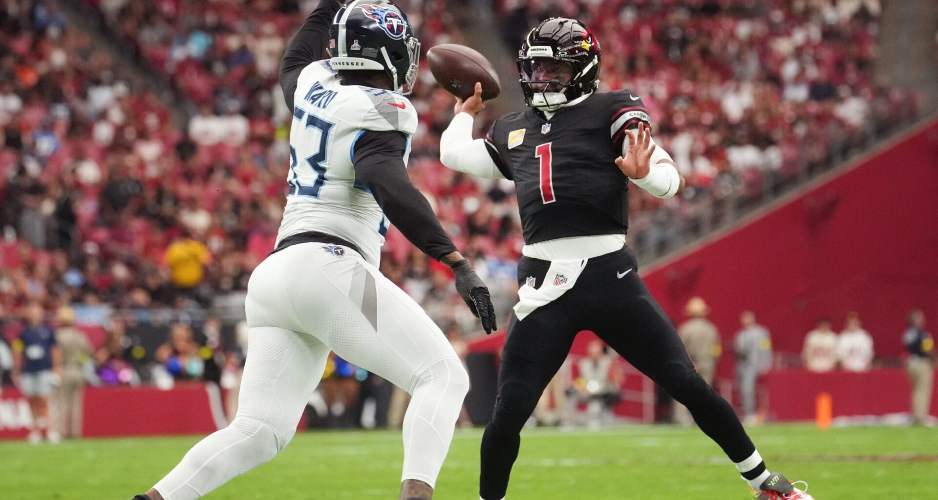 Arizona Cardinals quarterback Kyler Murray (1) throws the ball over Tennessee Titans linebacker Jihad Ward (53)at State Farm Stadium in Glendale on Oct. 5, 2025.