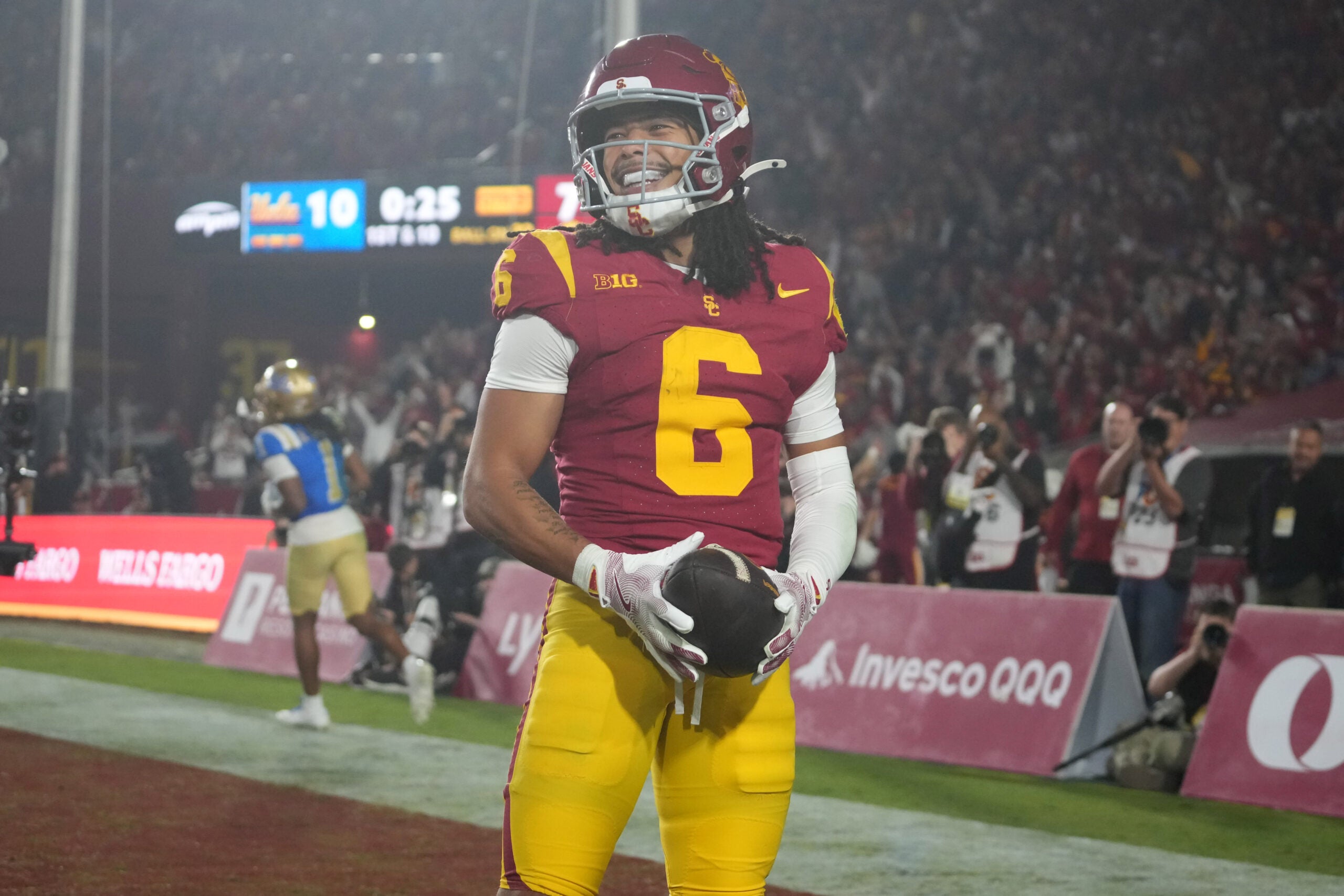 Nov 29, 2025; Los Angeles, California, USA; Southern California Trojans wide receiver Makai Lemon (6) celebrates after catching a 32-yard touchdown pass against the UCLA Bruins in the second half at United Airlines Field at Los Angeles Memorial Coliseum.