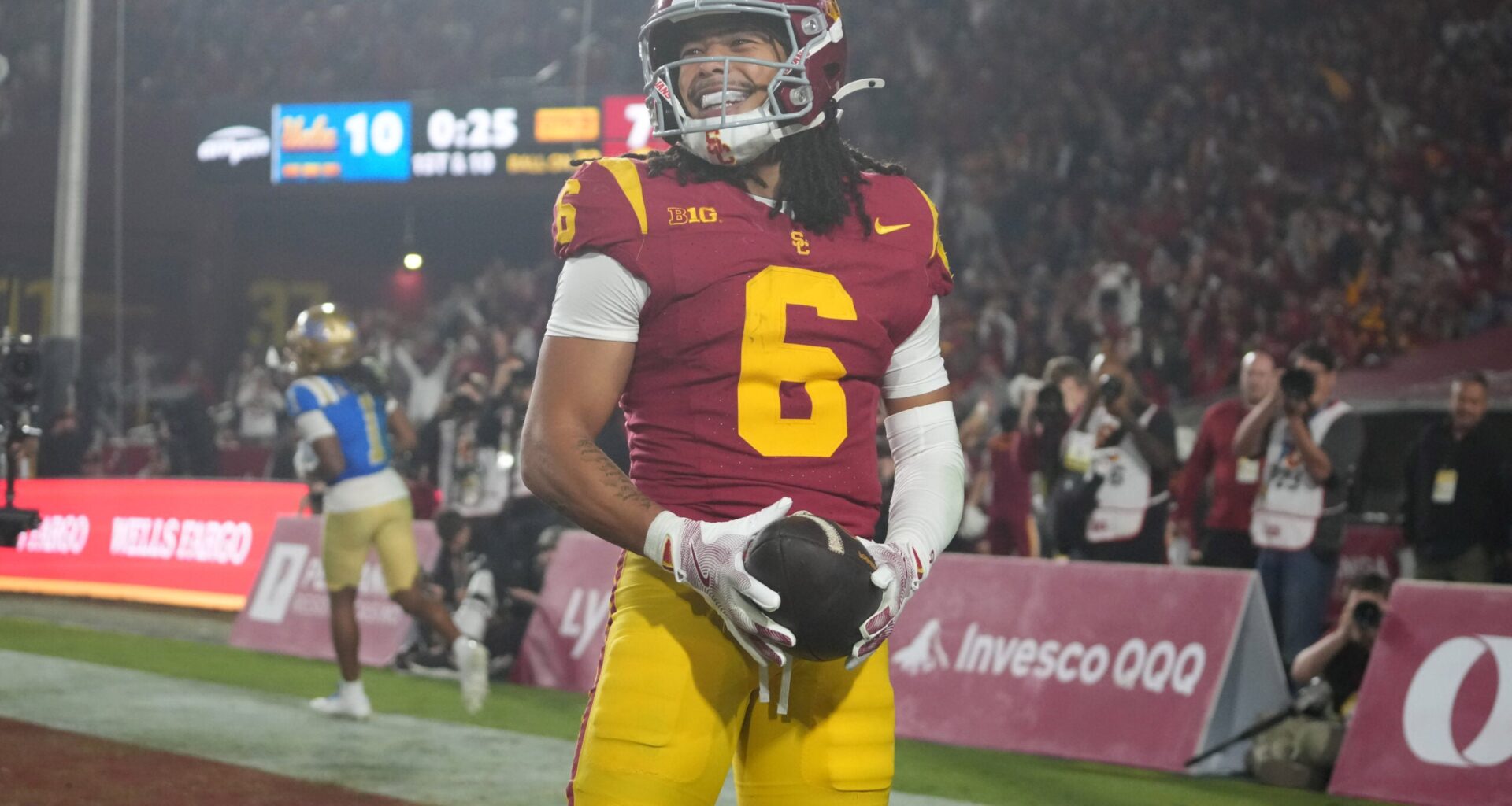 Nov 29, 2025; Los Angeles, California, USA; Southern California Trojans wide receiver Makai Lemon (6) celebrates after catching a 32-yard touchdown pass against the UCLA Bruins in the second half at United Airlines Field at Los Angeles Memorial Coliseum.